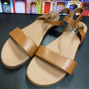 Steve Madden Dina Flat Sandals